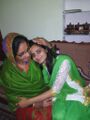 माताजी श्रीमती दुर्गा रणवा के साथ अभिलाषा रणवा