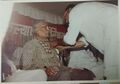 कैप्टन भगवान सिंह को अखिल भारतीय किसान राणा मेला-1994 में स्व. श्री रामवीर सिंह बैज लगा रहे हैं.