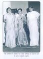 कांग्रेस नेता शांता वशिष्ठ और प्रसननी देवी के साथ श्रीमती चन्द्रावती (बायें)