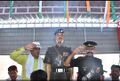 सूबेदार चूनाराम के स्मारक पर श्रद्धांजलि अर्पित करते महावीर चक्र दिगेंद्र कुमार परसवाल और सैन्य अधिकारी