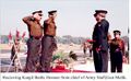 कारगिल युद्ध में जौहर दिखाने पर थलसेनाध्यक्ष जनरल वी. पी. मलिक ने ले. कर्नल भालोठिया को सम्मानित किया