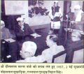 श्री दौलतराम सारण उपमंत्री की शपथ लेते हुये मुख्यमंत्री, राज्यपाल और मंत्रिमंडल सहयोगियों के साथ 2.5.1957