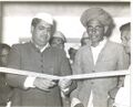 दौलतराम सारण के साथ मोहनलाल सुखाड़िया-लूणाराम सारण प्रधान पंचायत समिति बिग्गा 1964