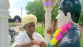 कारगिल शहीद मूलाराम बिडियासर के बलिदान दिवस पर नागौर जिले के कठौती गांव में उनकी प्रतिमा पर श्रद्धाजंलि अर्पित करते उनके पिता रघुनाथ राम बिडियासर ...फोटो सौजन्य :- राज बासट पत्रकार जायल