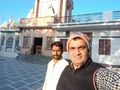 गाँव का मंदिर, डॉ अमित सिंह के साथ में पुजारी