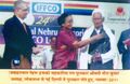 लोकसभा अध्यक्ष मीरा कुमार से जवाहरलाल नेहरू इफको सहकारिता रत्न पुरस्कार प्राप्त करते रणमल सिंह, 11.2011
