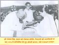 मंत्री राजस्थान कमला बेनीवाल से पुरस्कार पाते हुये रणमल सिंह,1976