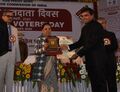 25 जनवरी 2020 को उत्तर प्रदेश की राज्यपाल श्रीमती आनन्दी बेन पटेल श्री सुरेन्द्र सिंह IAS को सर्वश्रेष्ठ जिला निर्वाचन अधिकारी का पुरस्कार प्रदान करते हुए